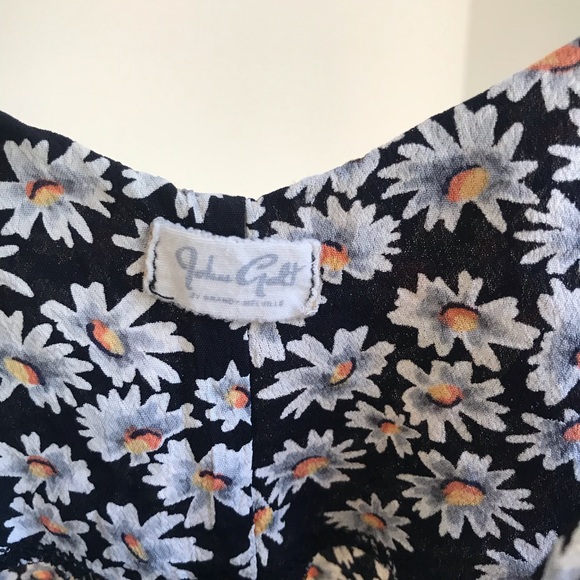 Brandy Melville John Galt black daisy crop tank - Picture 2 of 5